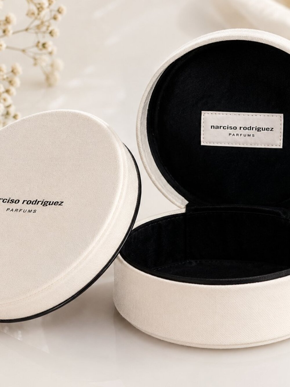 Narciso Rodriguez Parfums White Round Travel Cosmetic/Jewelry Case with Zipper